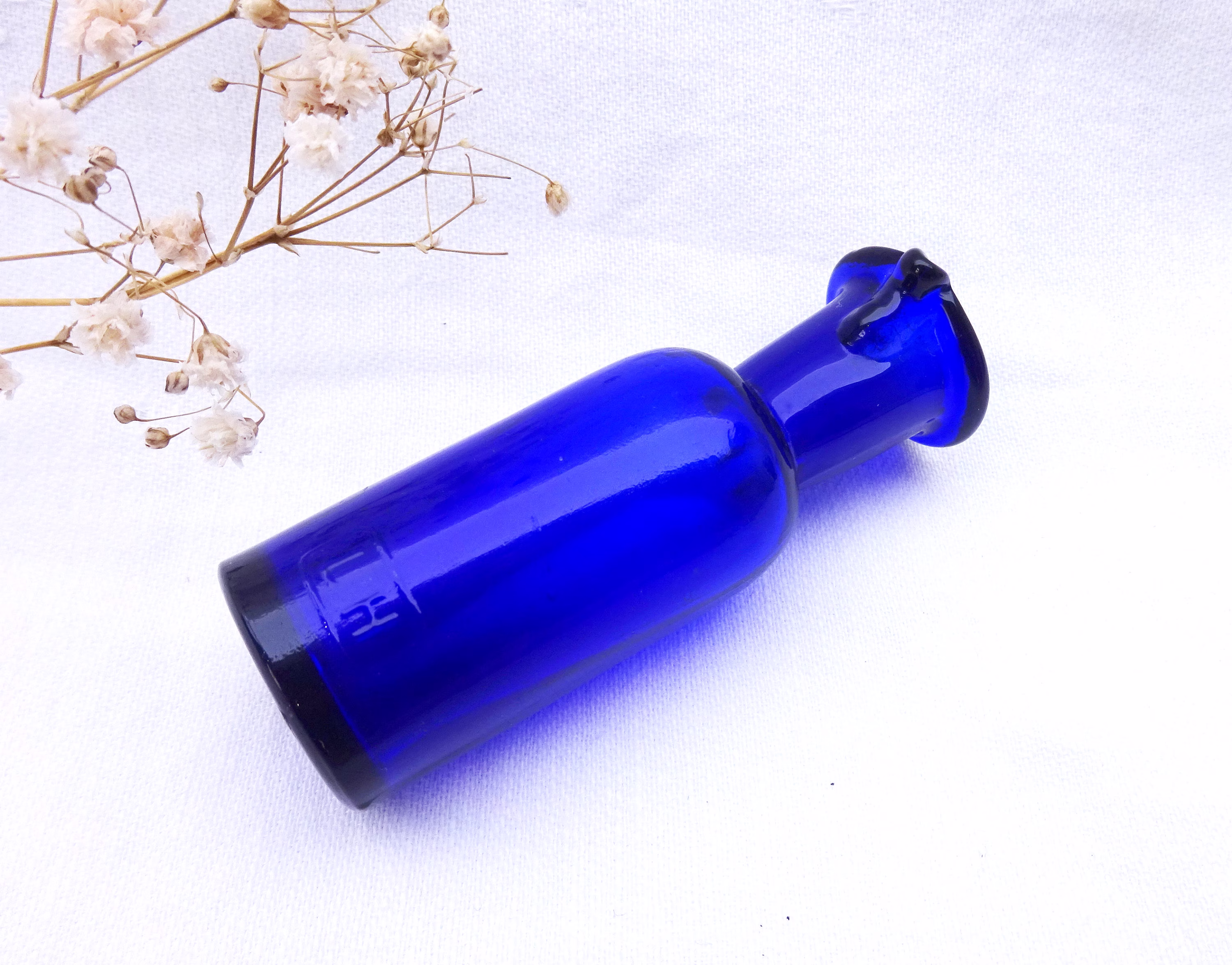Antique Cobalt Chemist Bottle, Embossed Lh, Pouring Spout, 15T On The Base, Medicine Pharmacy Apothecary