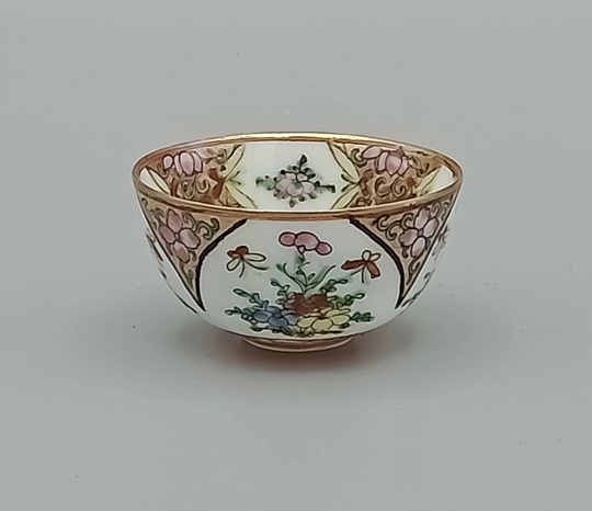 Chinese Famille Rose Hand Painted Salt Pinch Pot /Dip 4.9cm