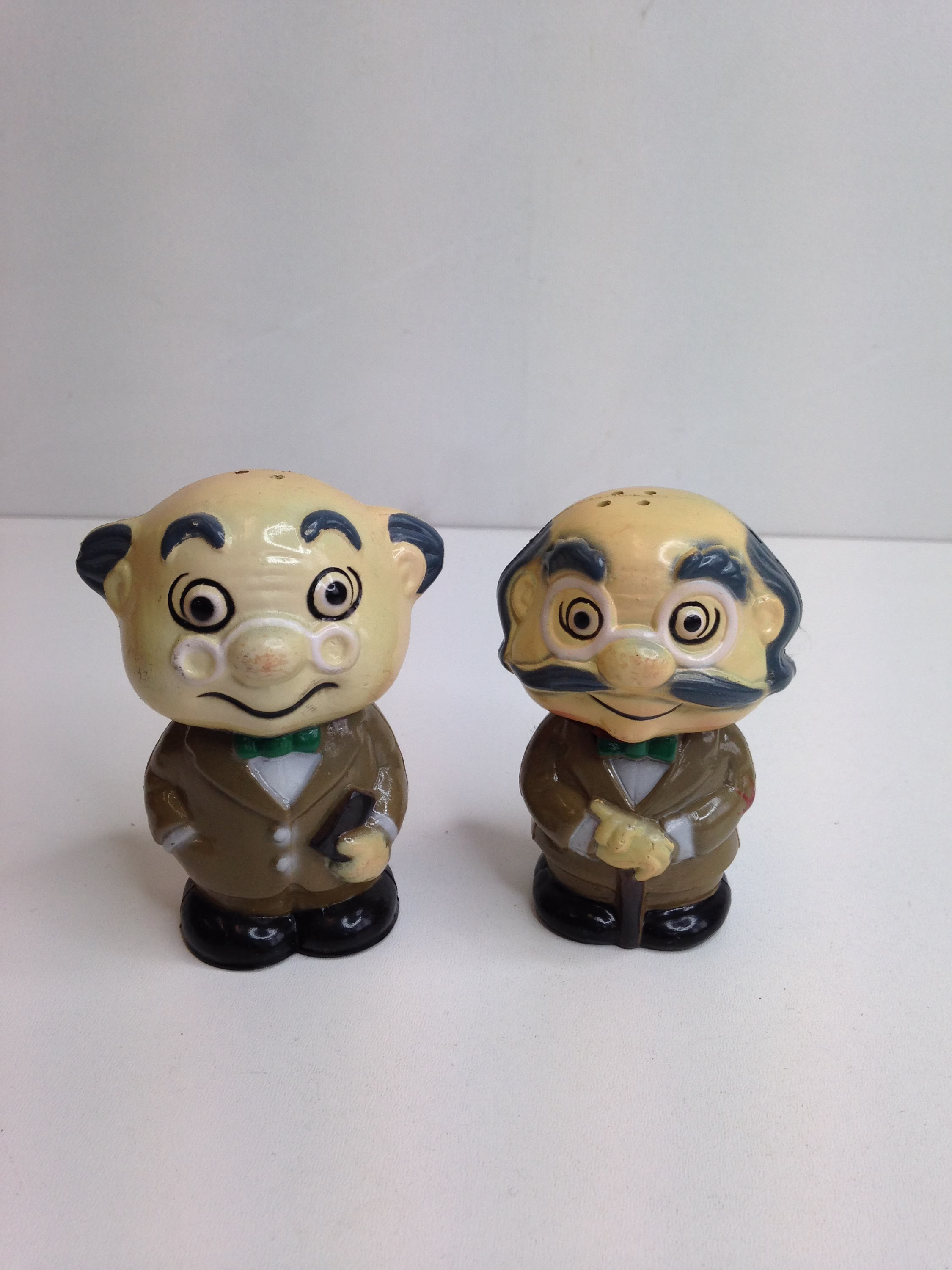 Vintage Pair Of Cute Old Men Professors Salt & Pepper Pots. Novelty Cruet Set. Plastic Condiment Good Condition