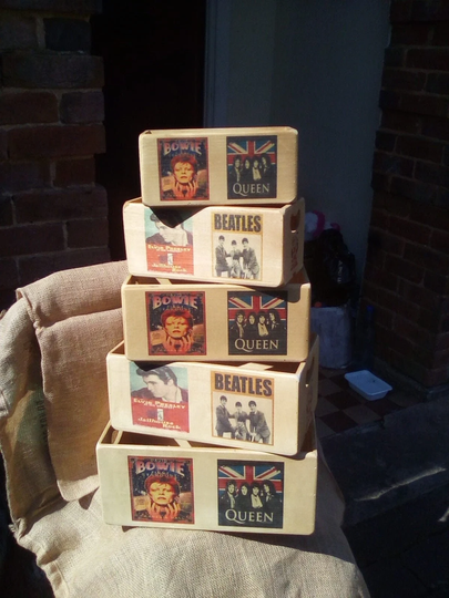 Fantastic Retro Style Wooden "Classic Music Icons