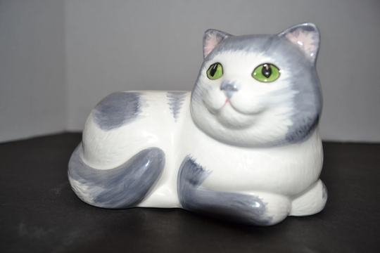 Vtg White & Gray Ceramic Cat Planter 6