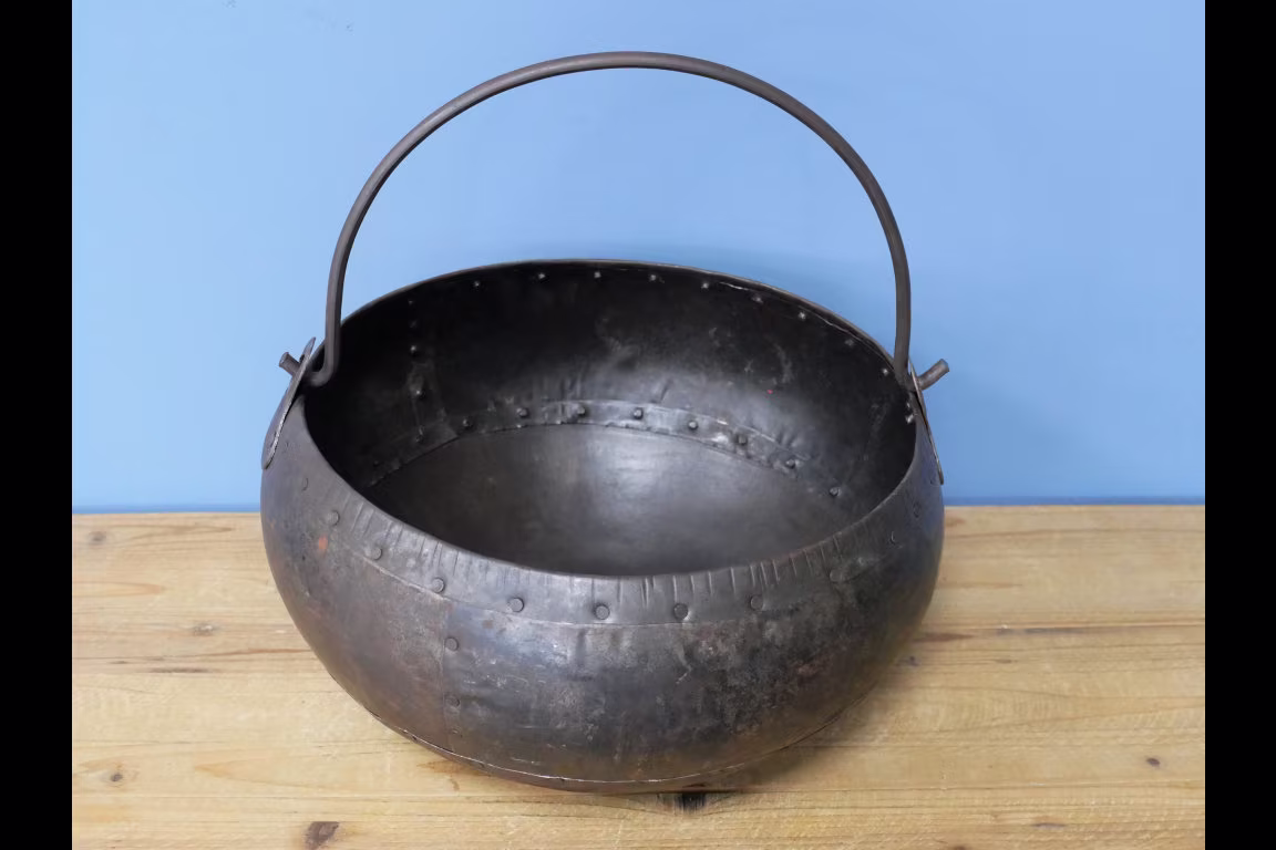 Rustic Iron Bowl Fruit Large Planter Home Garden Decor Plant Pot Cauldron Distressed Handmade Shelf Ornament 8072