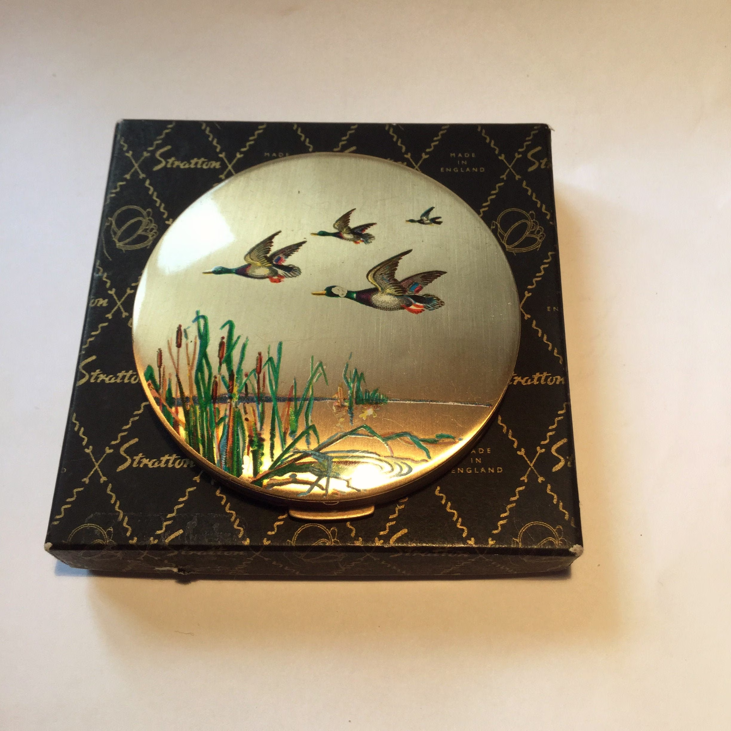Vintage Stratton Scone Compact, 1940S Powder Mirror Compact Mirror, Birds Series