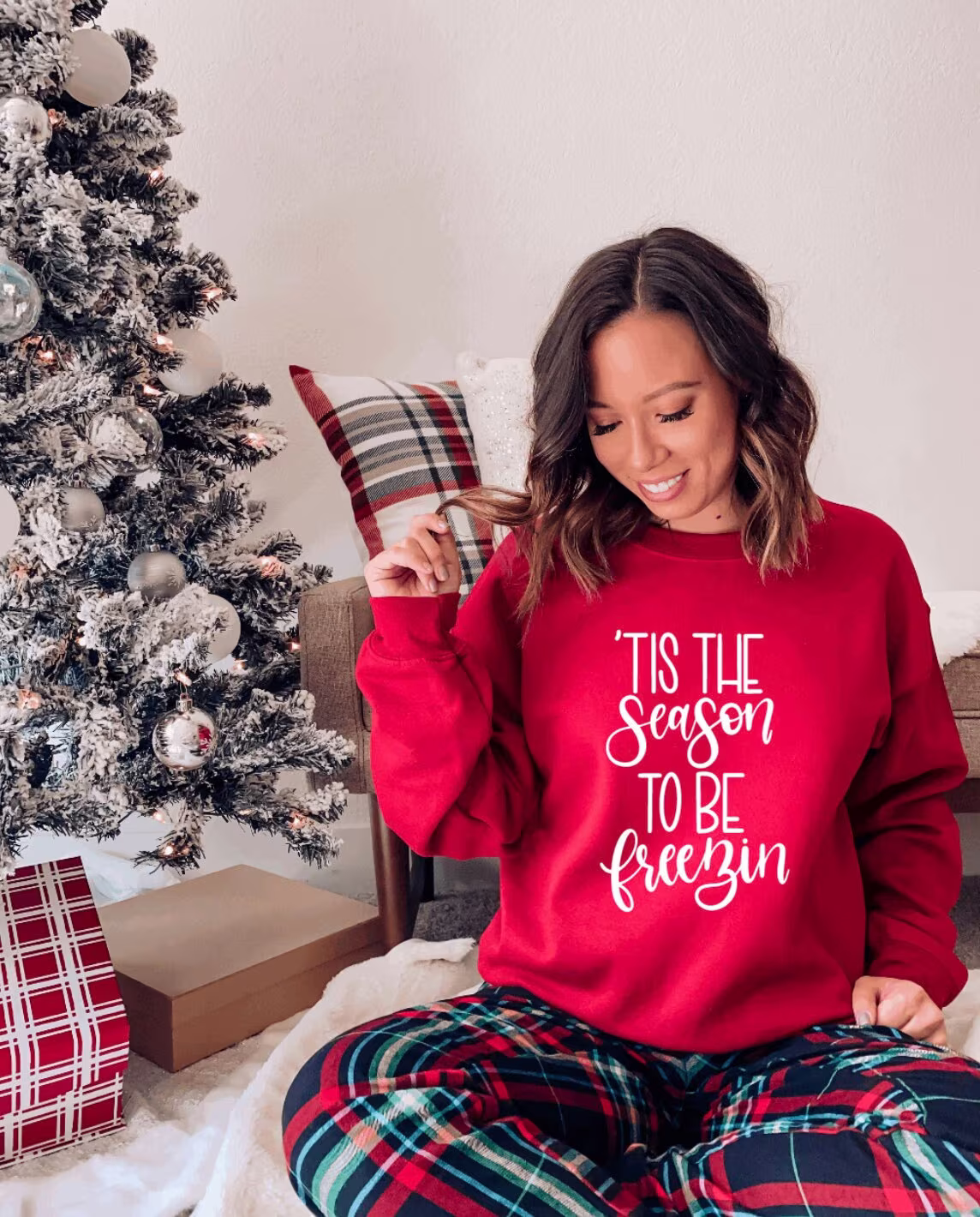 Tis The Season To Be Freezin, Christmas Gift, Gift For Her, Let It Snow Hoodie, Sweatshirt, Gift Family