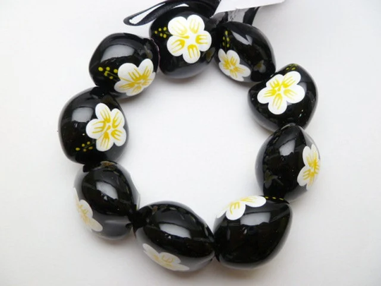 Genuine Black Kukui Nut Hand Painted White Yellow Center Hawaiian Hibiscus Flower Elastic Band Birthday Gift Bracelet Wedding Of Aloha
