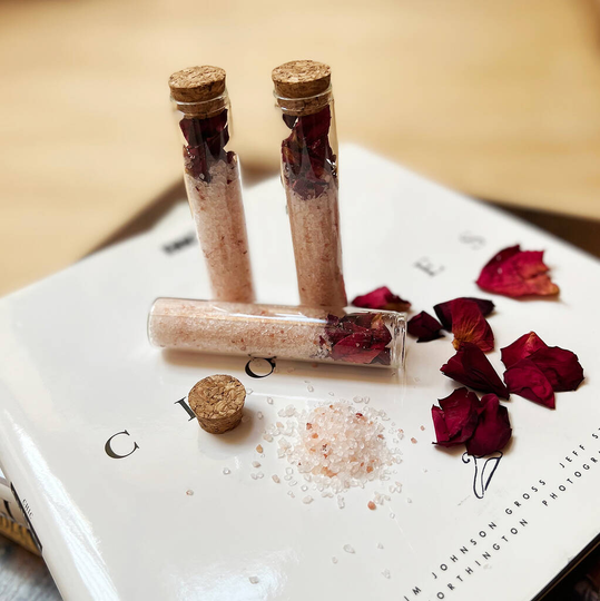 X6 Himalayan Bath Salt And Rose Petal Test Tubes