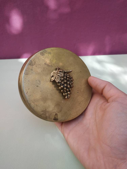 Antique Brass Grapes Box Lidded Bunch Of Trinket Powder Jewelry Decoration New Traditionalist Grandmillennial