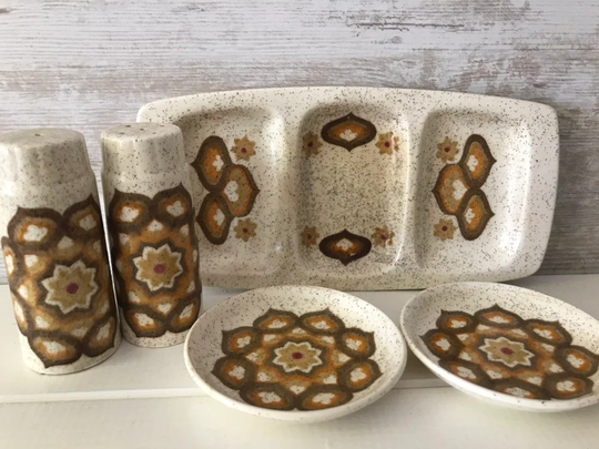 1970S Royal Worcester Palissy Kalabar Serving Dish, Salt & Pepper Plus Two Small Dishes. Boho Ceramics