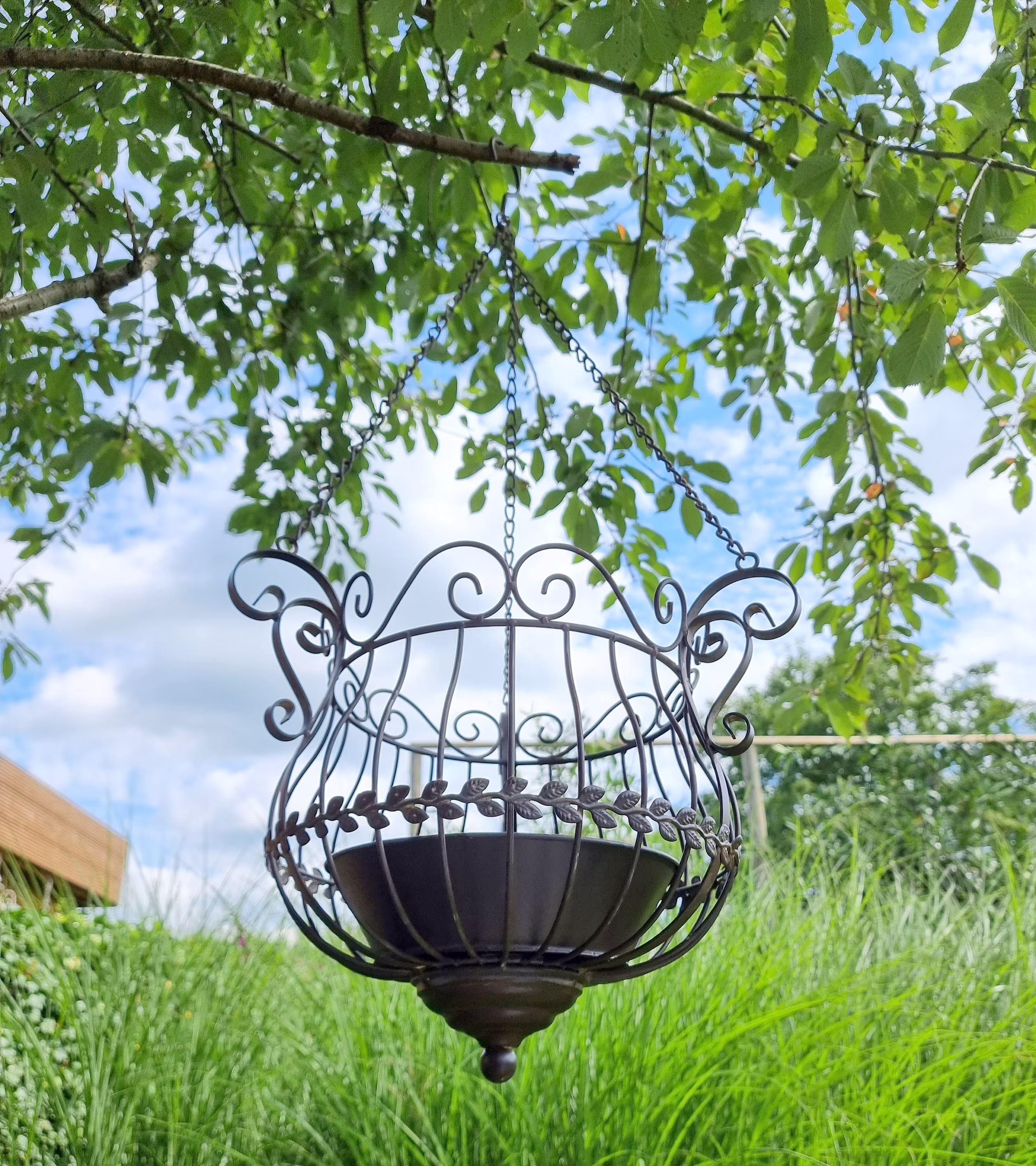 Beautiful Wrought Iron Flower Basket - Hanging Garden Decoration