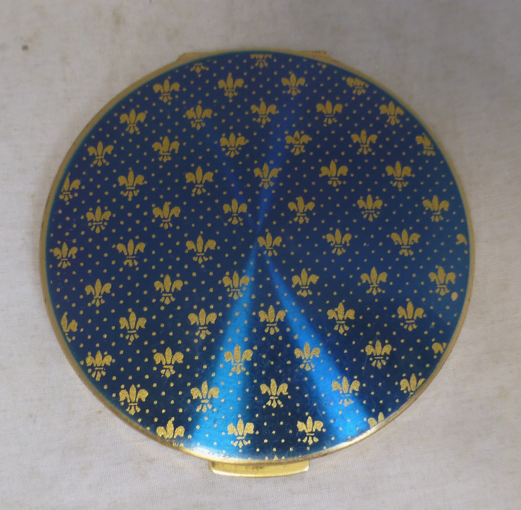 stratton Vintage Gold Tone Fleur De Lis Shiny Blue Enamel Powder Compact/Make-Up Mirror - Cosmetic Accessory Compact-In-Hand Logo