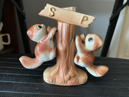 Vintage Salt & Pepper Shakers Squirrels in A Tree Ceramic