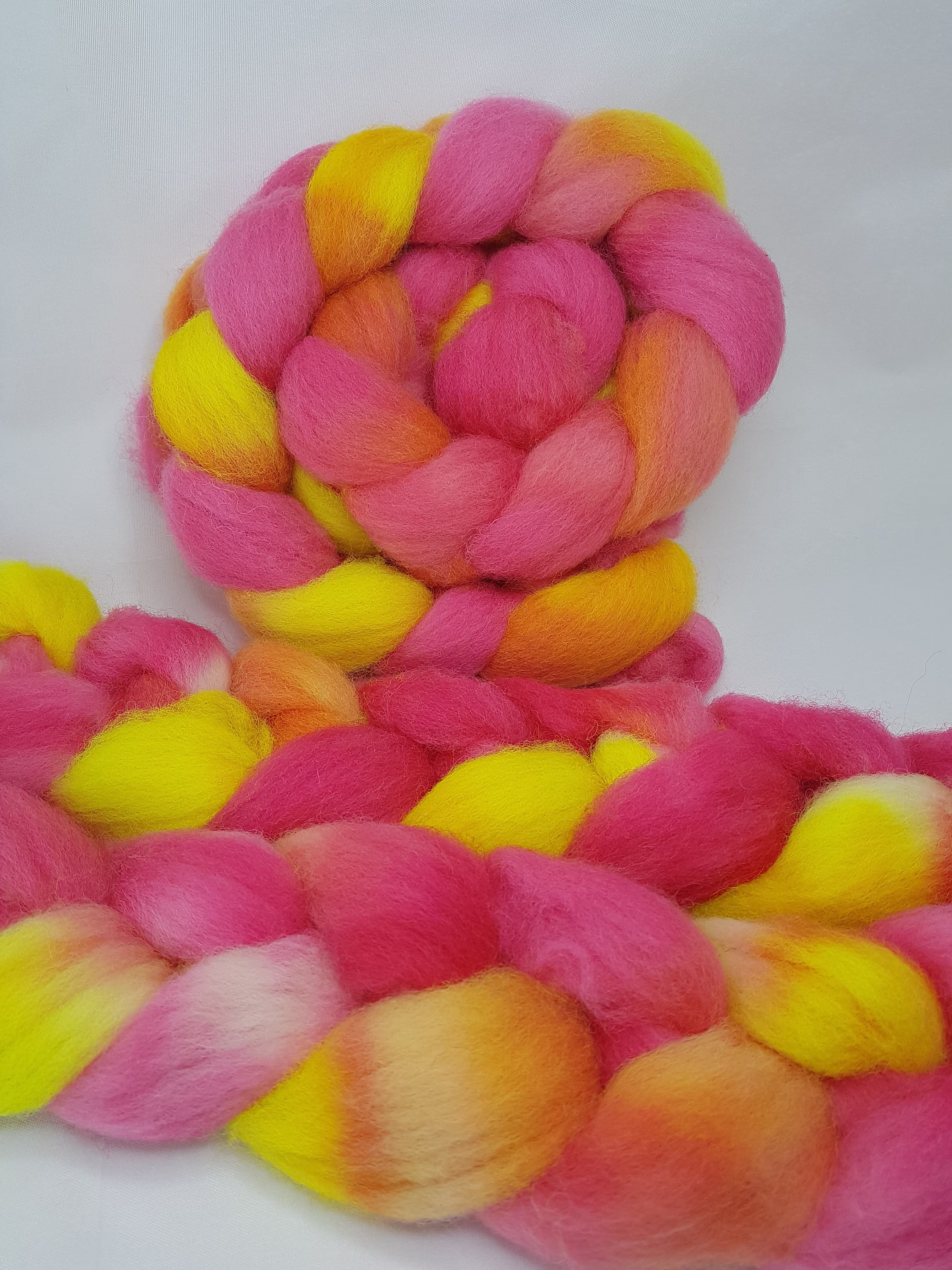 Hand Dyed Jacob Roving, Wool Top, 100 G, Hot Hibiscus