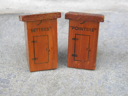 Vintage Wood Outhouse Salt & Pepper Shakers/Vermont Souvenir Rustic Farmhouse Setter Pointers