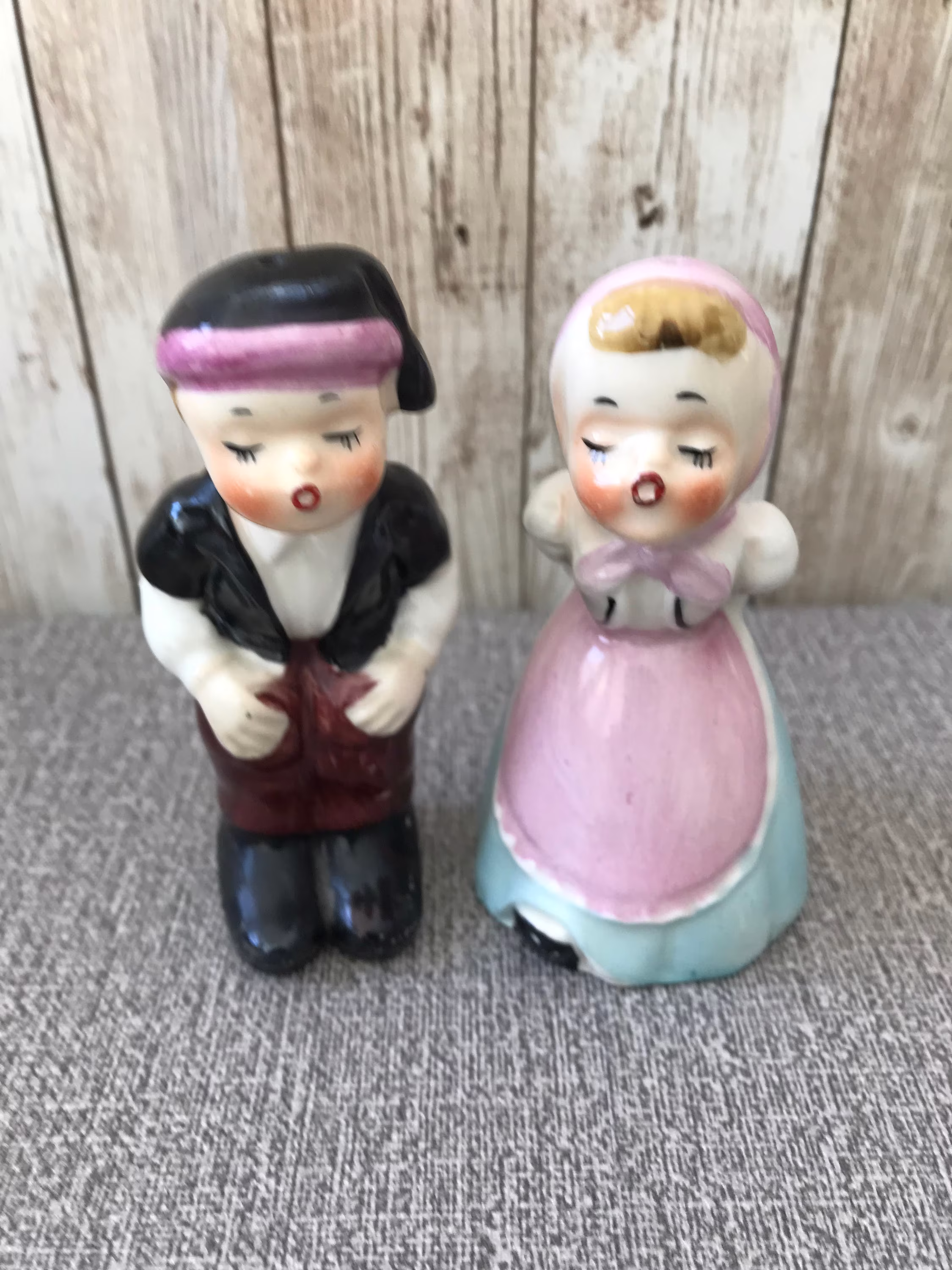 Swiss Napco International Sweetheart Kisser Salt & Pepper Shaker Set