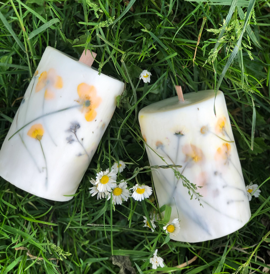 Wildflowers Soy Pillar Candle, Daisy Décor, Meadow Floral Gift, Mother Botanical Decor, Natural Gift For Her, Relaxation