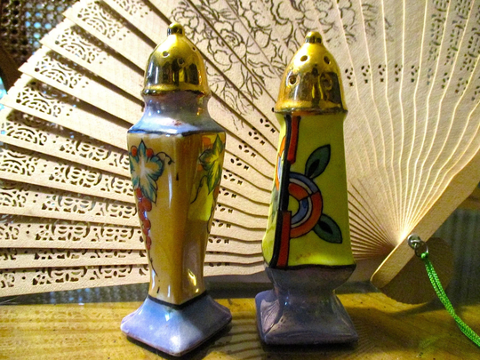 Vintage Coupled Lusterware Acorn Head Salt & Pepper Shakers Japan/Taiwan ~ Asian Table Decor Theme Setting
