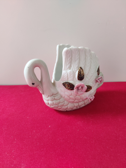 Kitsch White & Pink Swan Planter