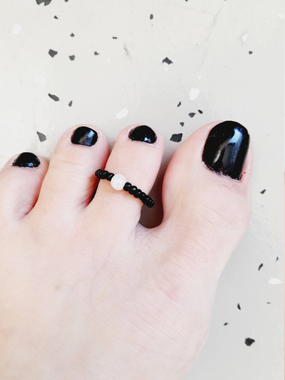 Black Toe Ring | Seed Bead Elastic & White Minimalist