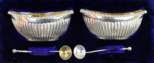 A Cased Pair Of Edwardian Antique Silver Salts & Spoons Birm.1904