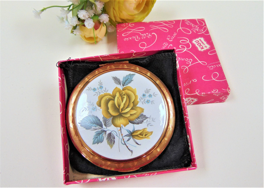 Kigu Powder Compact Yellow Rose Pattern Original Box Vintage Gift Ideas