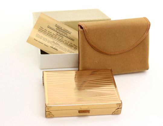 Agme Carene Musical Swiss Compact Powder in Original Box With Instructions Plays Moulin Rouge Ca 1950S Working Collectable