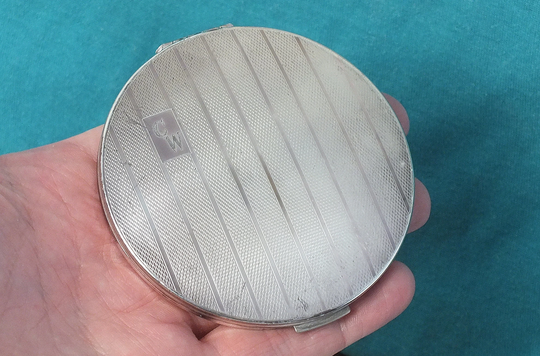 A Vintage Stratton/Revlon Powder Compact With Linear Engraved Lid - Cw Monogram