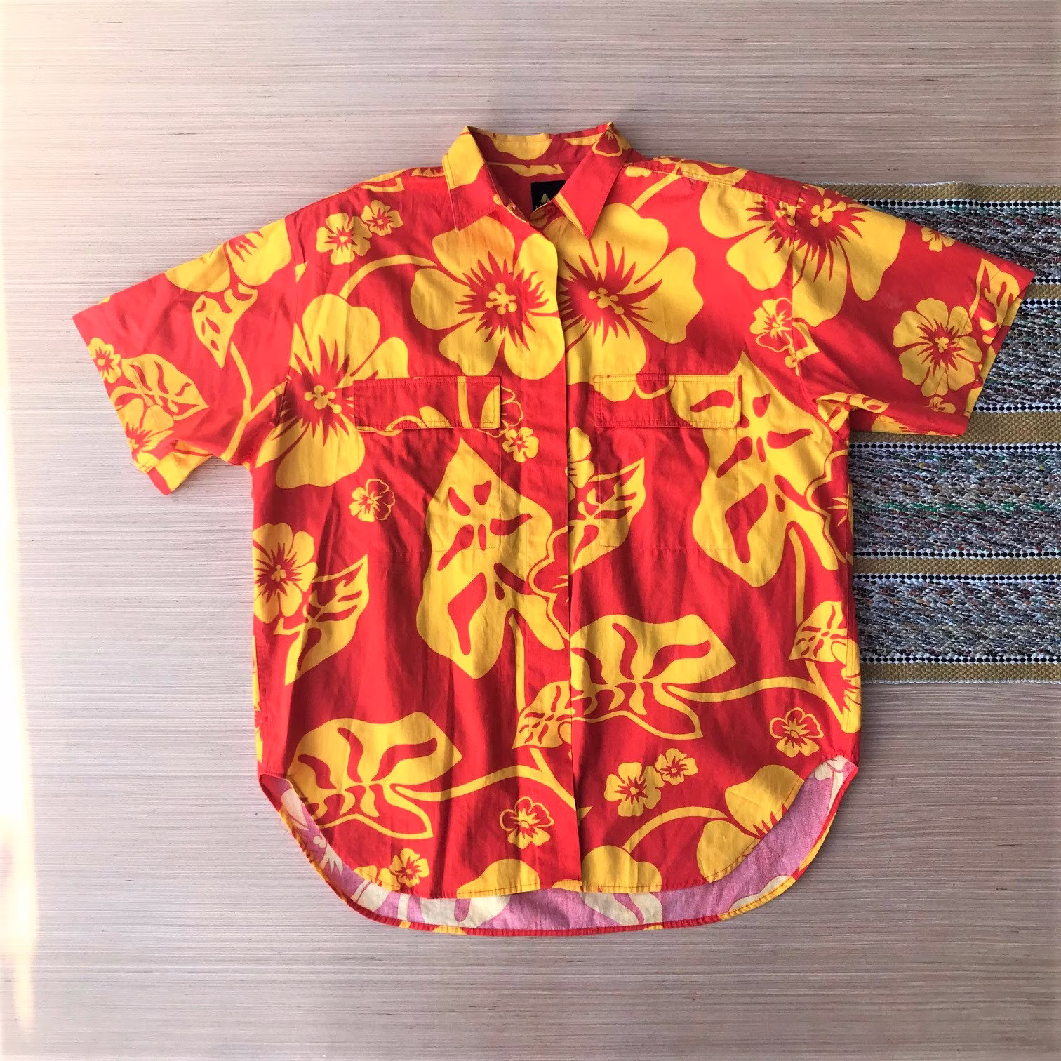 90S Tropical Floral Print Blouse Size Medium Liz Claiborne Boxy Fit Short Sleeve Top Orange Yellow Hibiscus Flower Hawaiian Shirt