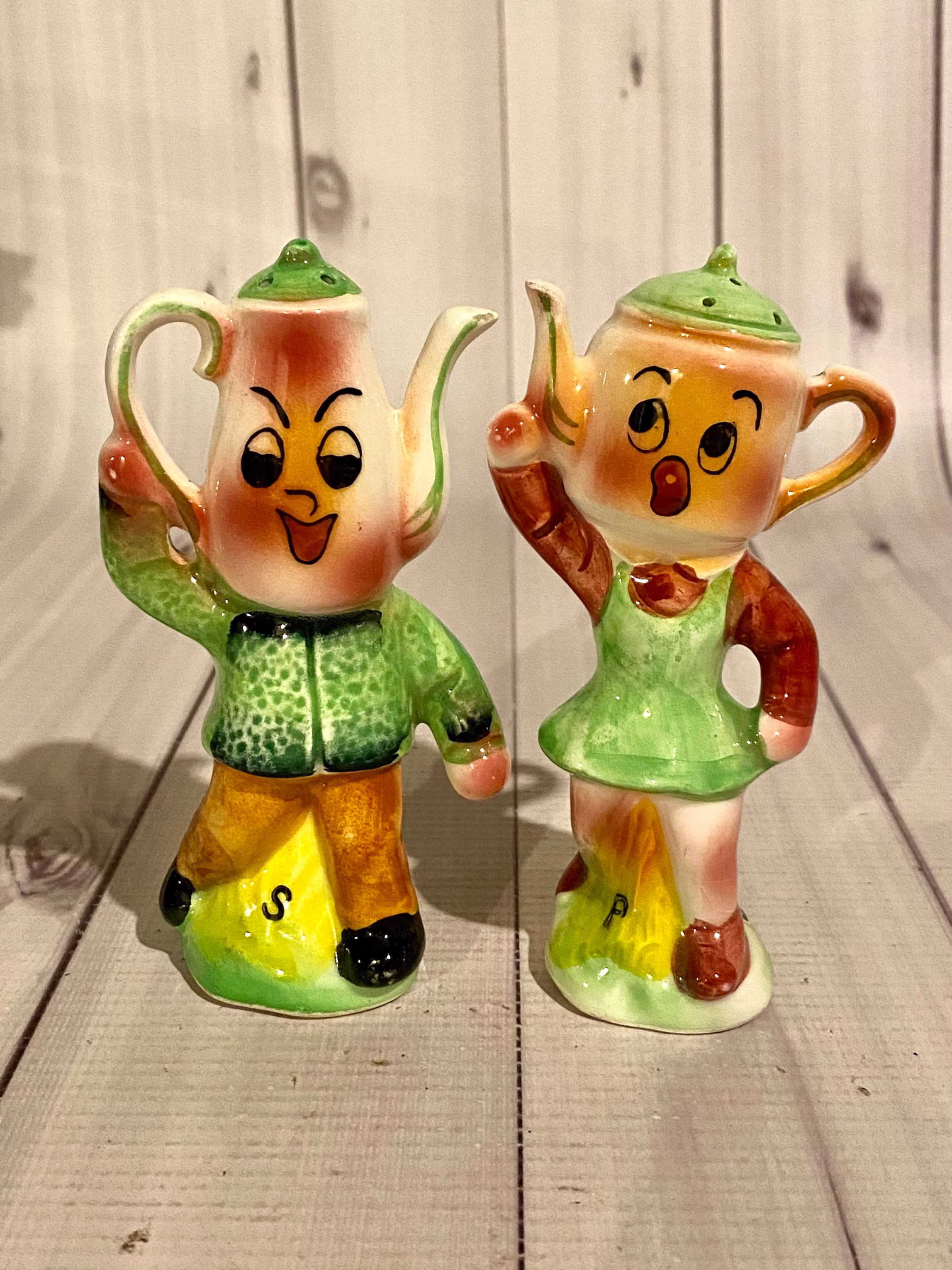 Vintage Elvin Anthropomorphic Tea Kettle & Coffee Pot Salt Pepper Shakers