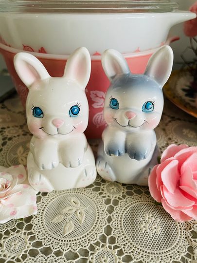 Vintage Kitsch Japan Ceramic Giftcraft? Cute Bunnies Rabbits Salt & Pepper Shakers Figurines - Mid Century