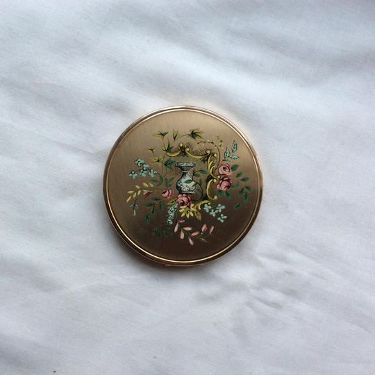 Vintage Mid Century Powder Compact. Floral Design