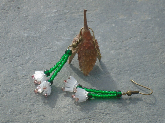 Daisy Earrings, Seed Bead Flower Earrings in White, Rose & Emerald Green Czech Beads, UK Seller