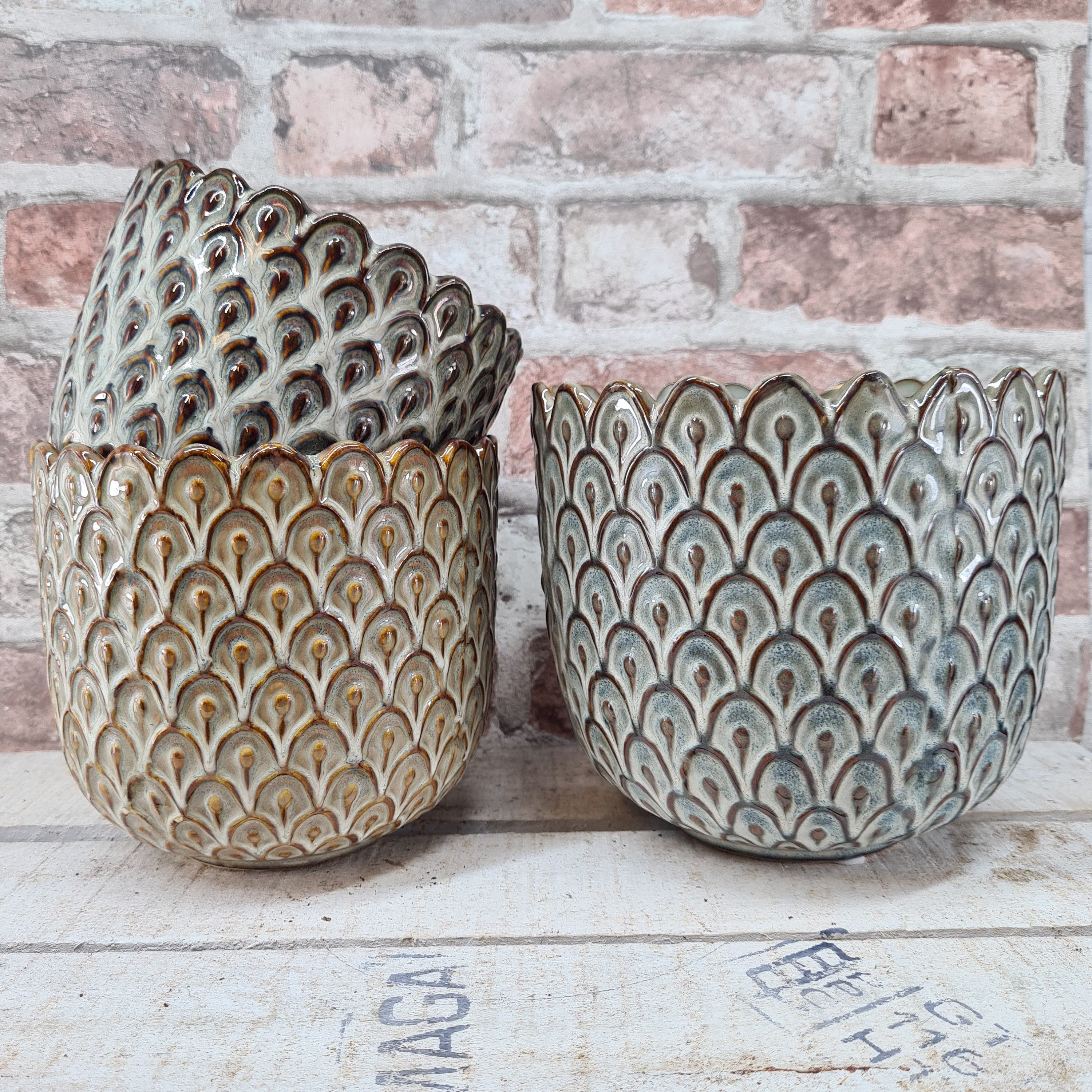 Brown Trill Planter