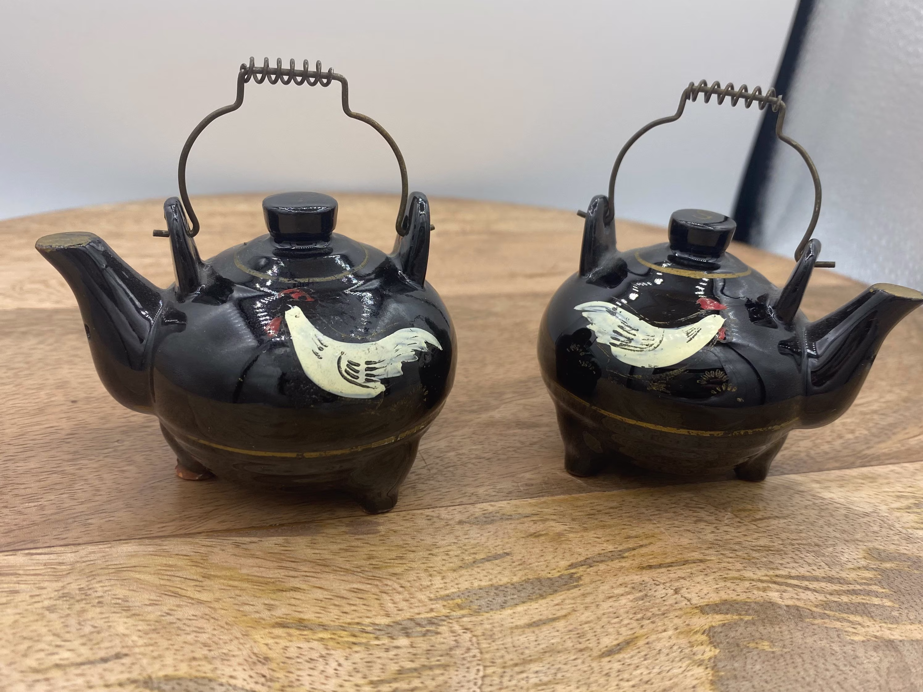 Vintage Japan Tea Pot Shaped Salt & Pepper Shaker Set Brown Rooster Lusterware. Great Farm House Kettle Look