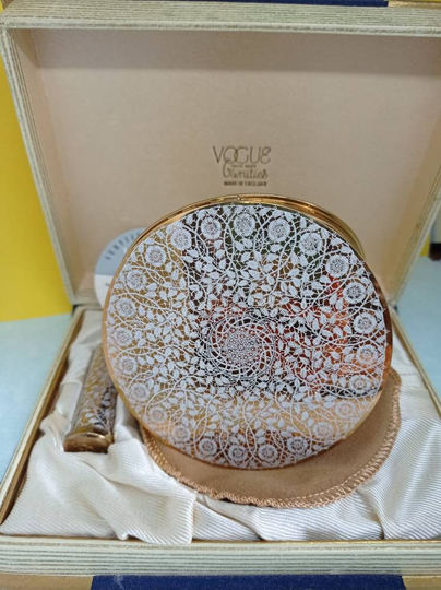 Vogue Vanities Of England Powder Compact Mirror & Lipstick Set. Made in Birmingham, England. C1950S Prelude To Beauty Gift Box