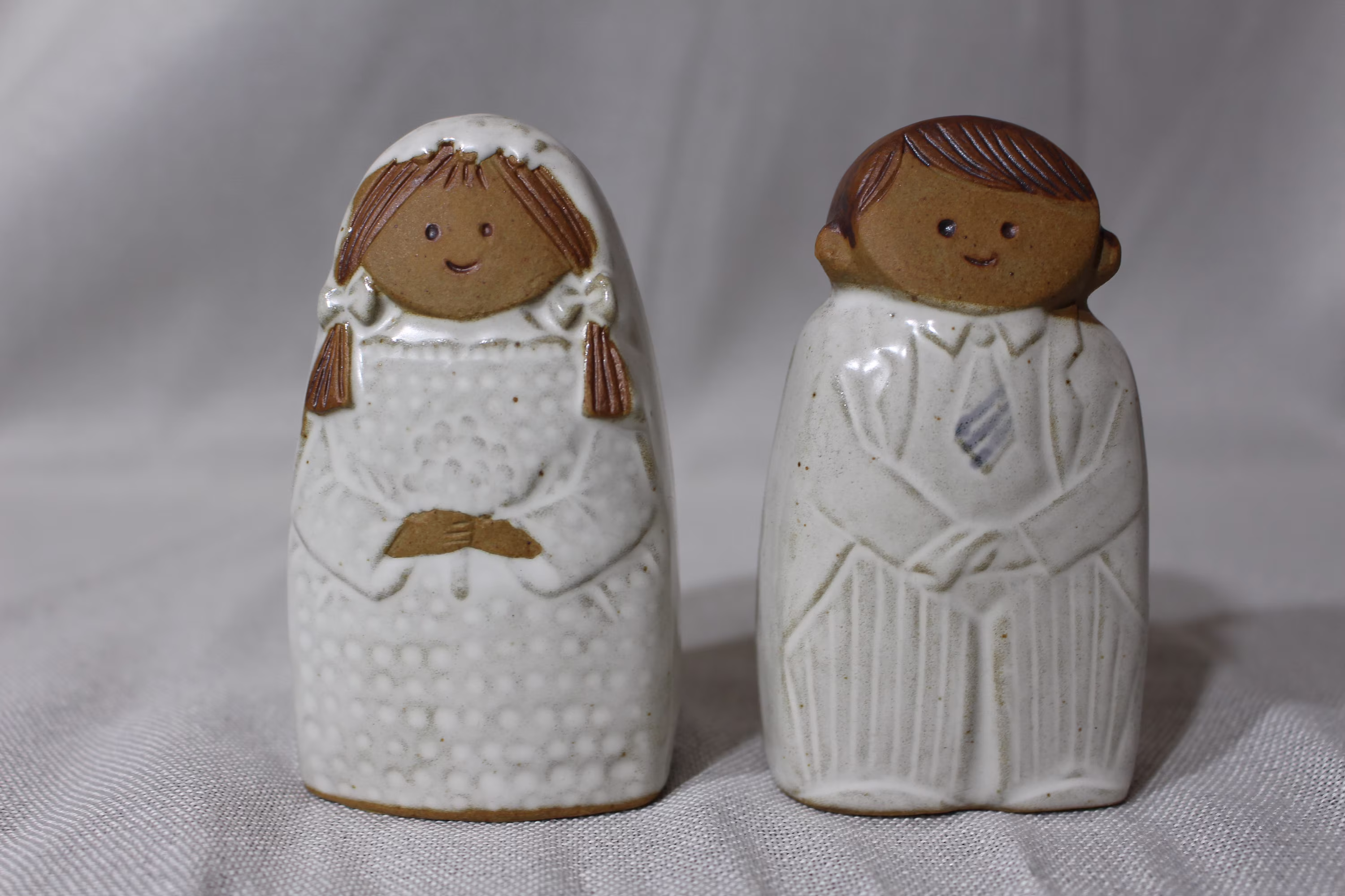 Vintage Mcm Gempo Japanese Stoneware Bride & Groom Salt & Pepper Shaker Set