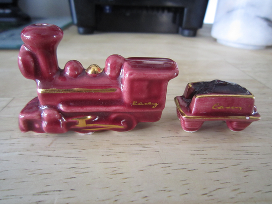 Arcadia Train Engine & Coal Cart Salt Pepper Shakers, Miniature, Small Scale, Shaker Set
