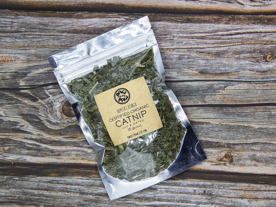 Premium Organic Catnip Nepeta Cataria 1/2 Oz | 15 G | Potent Fresh Catnip| Coarse Cut Natural Cat Treat Petcare Toys