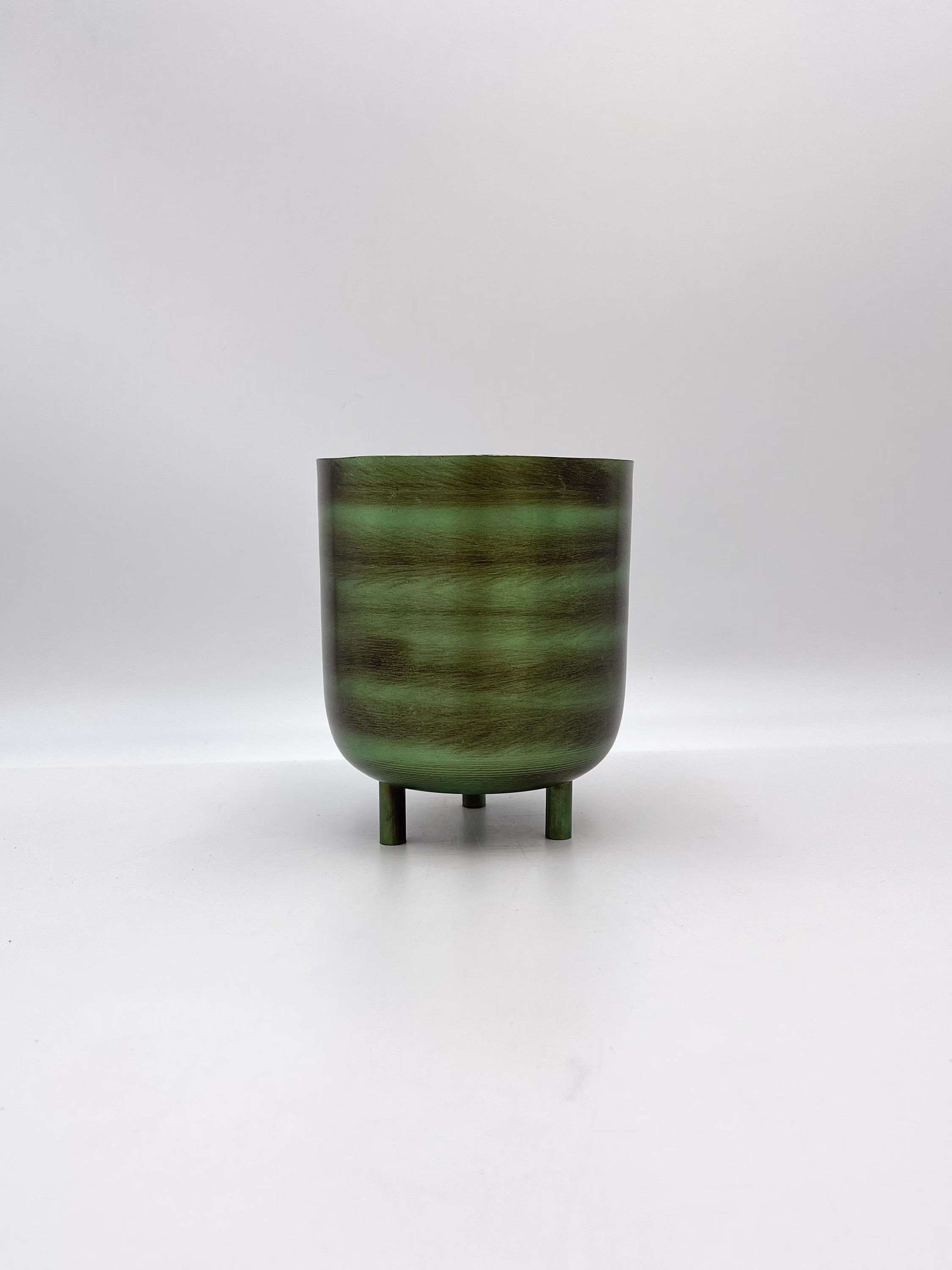 Adele Metal Plant Pot On Legs, D15 cm, Vivid Green Colour, Perfect Colour Transaction Smooth Finish Metal Houseplant Pot, Height 18 cm
