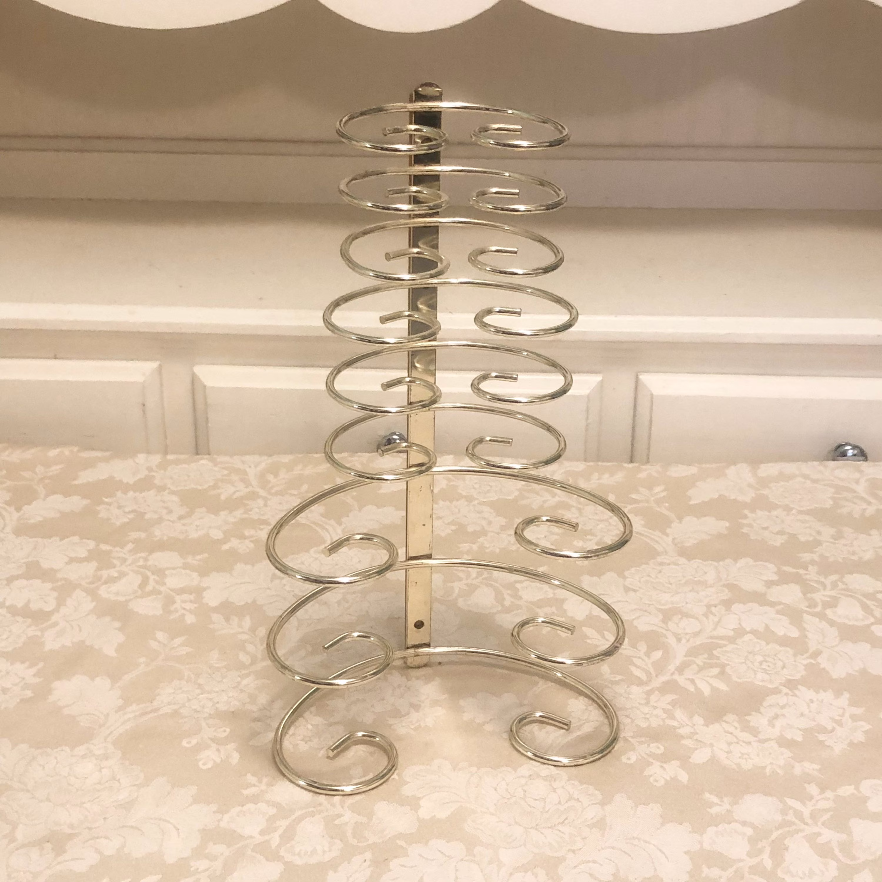 Vintage Gold Wire Towel Organizer Kitchen Rags & Towels Easy To Reach For Reusable Display Shelf Or Bathroom