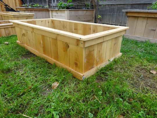 Planters & Raised Gardens