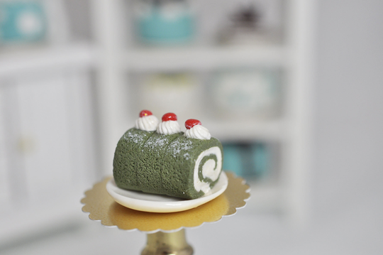 Miniature Matcha Tea Roll Cake With One Plate, 1-12 Scale, Polymer Clay, No Calories, Diet Cake