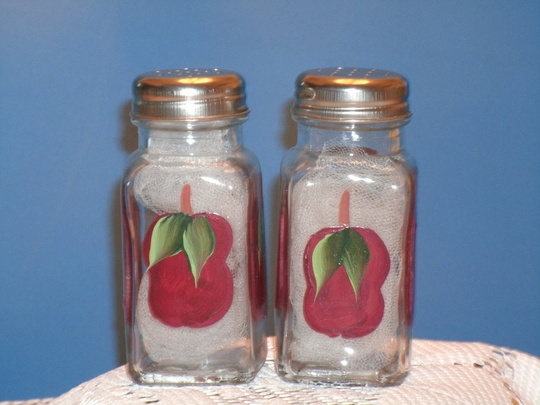 Apple Salt & Pepper Shakers