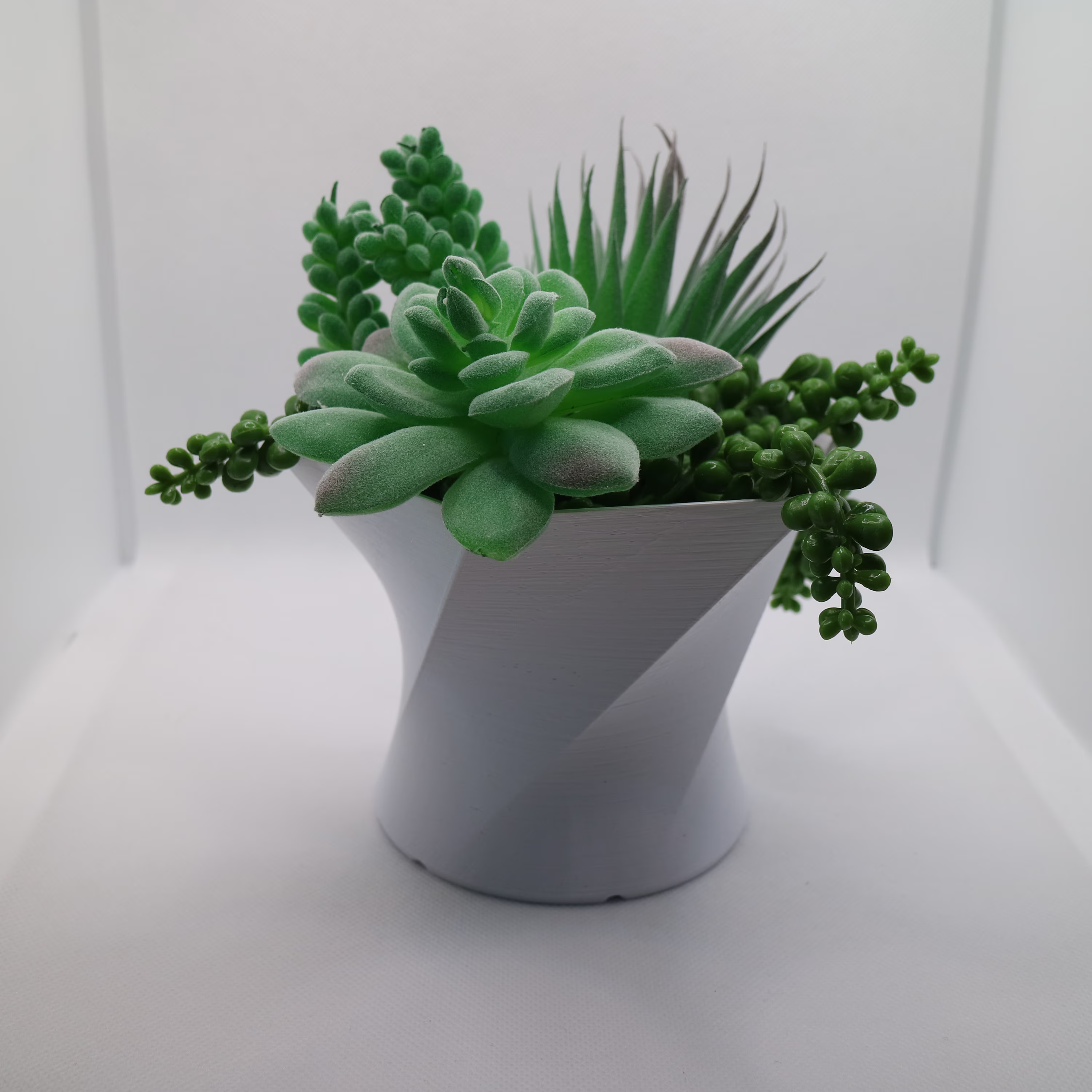 Indoor Plant Pot - Twisted Hexagon-Circle Pot/Planter Eco-Friendly, Sustainable, Biodegradable Plastic Gift Present 3D Printed