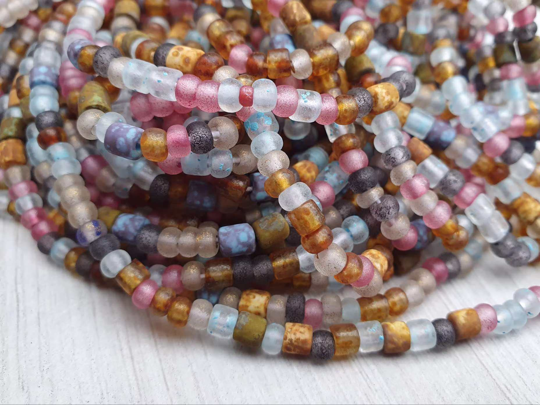 6/0 Aged Matted Dry Ice Mix Picasso Seed Beads | 4mm Full Strand