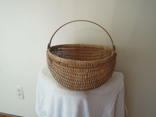 Vintage Woven Wicker Butt Basket/Bent Wood Handle Organize
