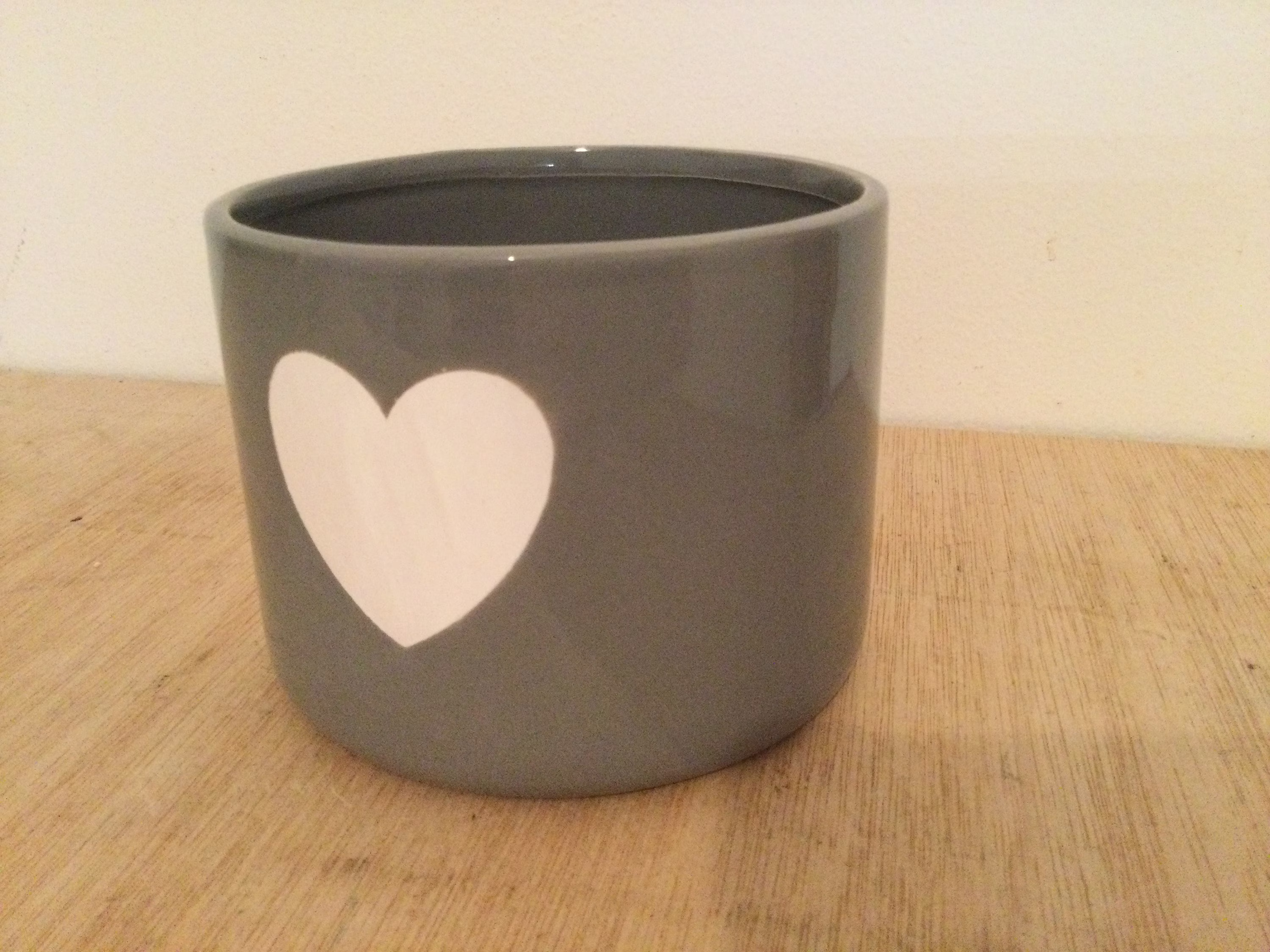 Grey Ceramic 10 cm Pot With White Heart Decoration