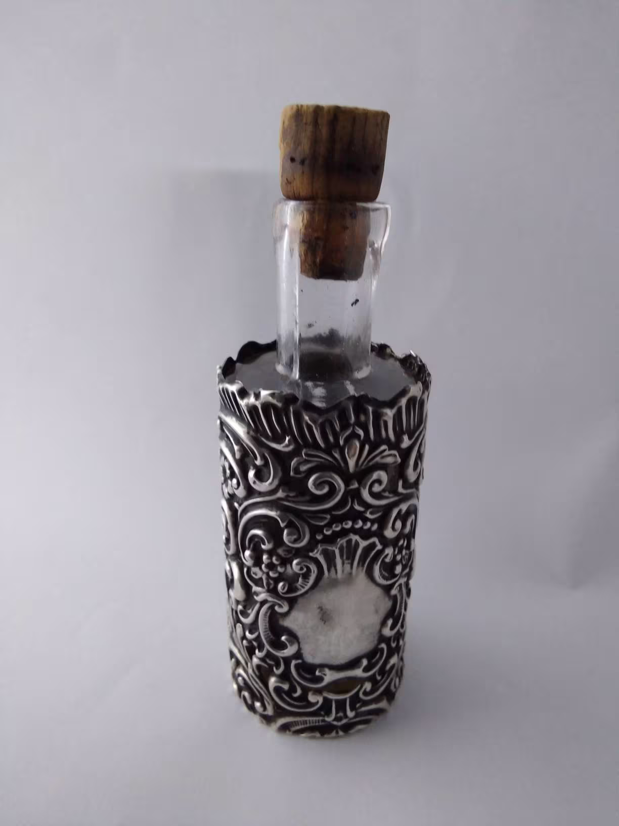 Beautiful Antique Pierced Rococo Silver Sleeved Bottle - Chester 1900 Hm