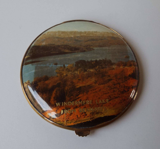 Vintage 1940's Gwenda Powder Compact Windermere Lake From Branfell Souvenir Art Deco Country Scene