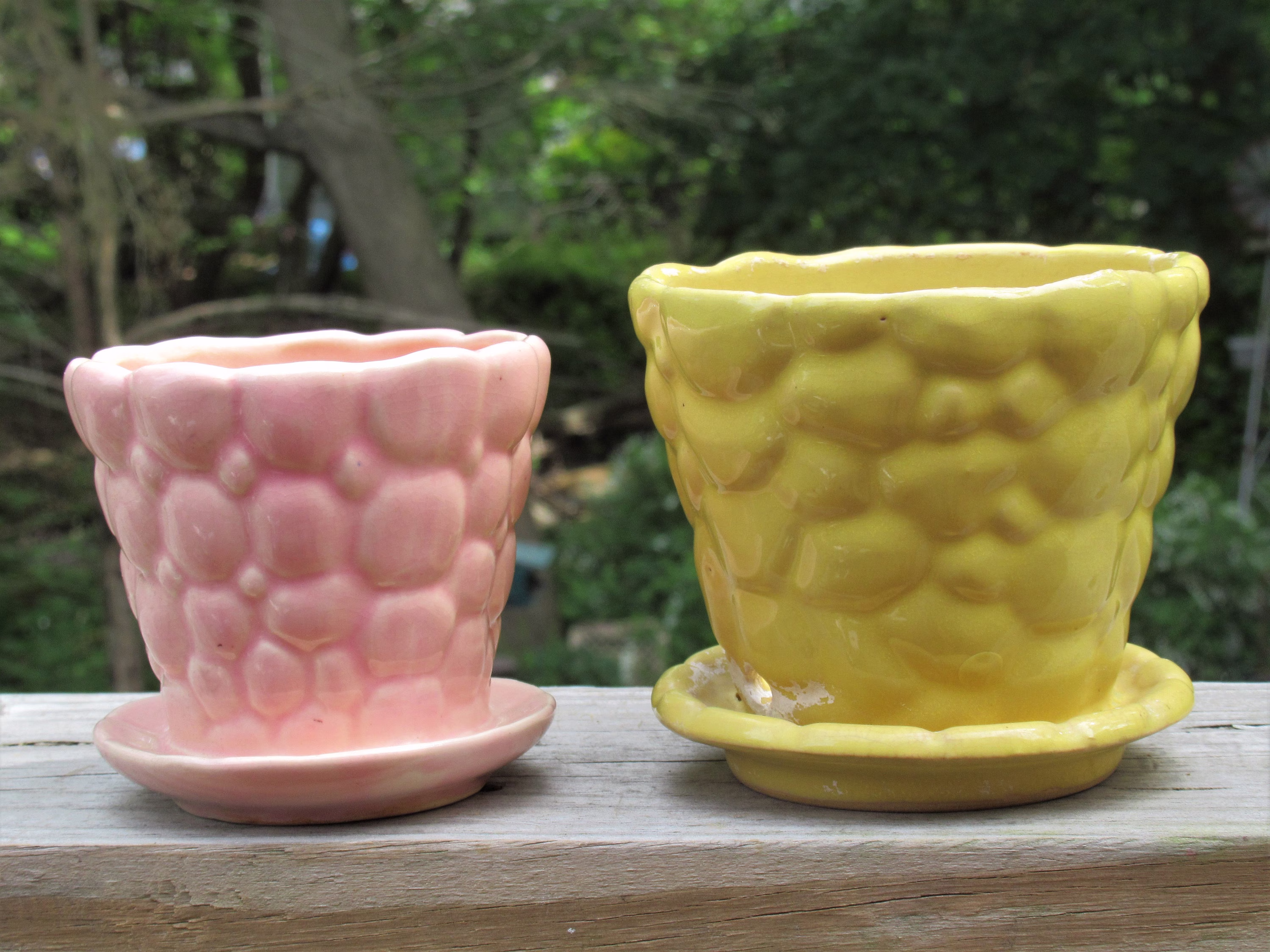 2 Brush Pottery Pebble Flower Pot Planters With Attached Saucers Rock Stone Texture Yellow & Pink