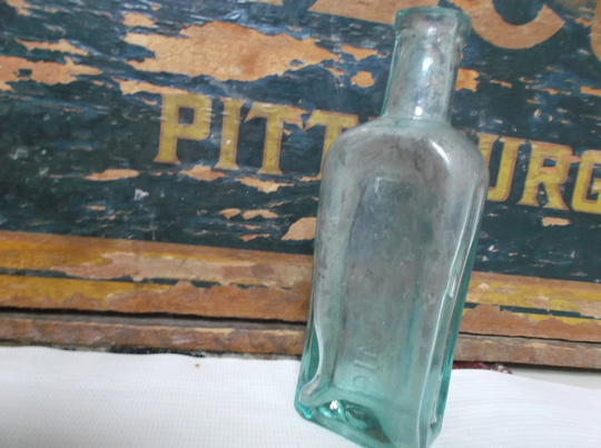 Antique English Apothecary Bottle For Owbridge's Lung Tonic, Hull, England